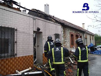 Incendio urbano en Siero - Sucesos
