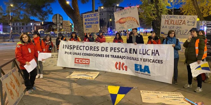 Los inspectores de pesca se concentran en Oviedo para exigir soluciones al conflicto laboral - Asturias