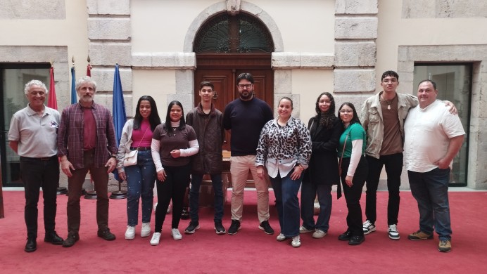 Seis estudiantes brasileños completan su formación académica en Llanes con un programa de intercambio cultural y formativo - Concejo de Llanes