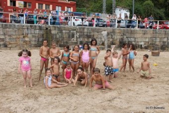 Juegos infantiles de la fiesta de la Virgen del Buen Suceso, en Lastres - Concejo de Colunga