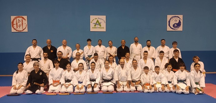 Arriondas acoge una nueva sesión formativa de kobudo - Concejo de Parres