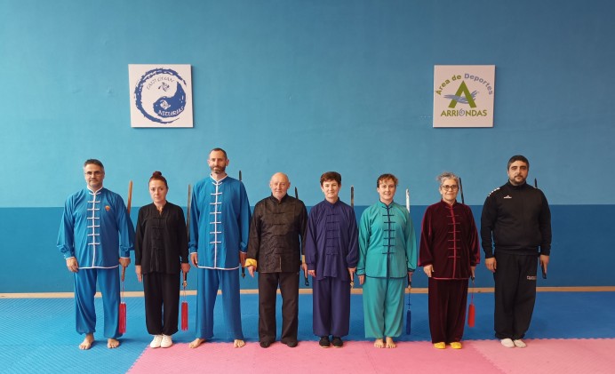 Arriondas acoge un curso de espada de Taichi impartido por el secretario nacional de Kung Fu - Concejo de Parres
