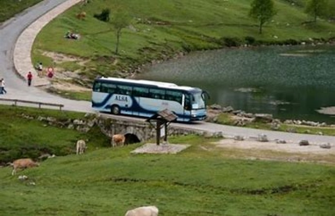 La carretera a la basílica de Covadonga, cortada por las obras de reparación de la explanada, abrirá al tráfico el 5 de junio - Asturias