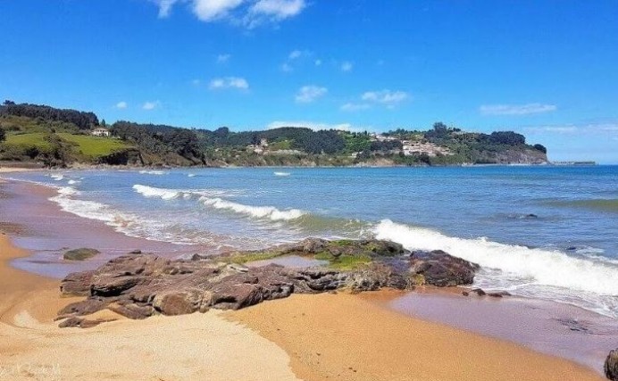 Ecologistas denuncian que no se advirtió del mal estado del agua en la playa de La Griega - Concejo de Colunga