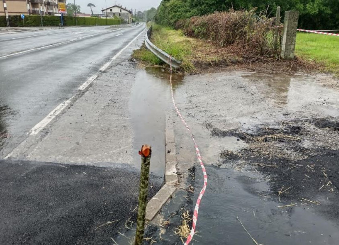 PP Colunga: Paso peatones y parking en La Isla - Concejo de Colunga