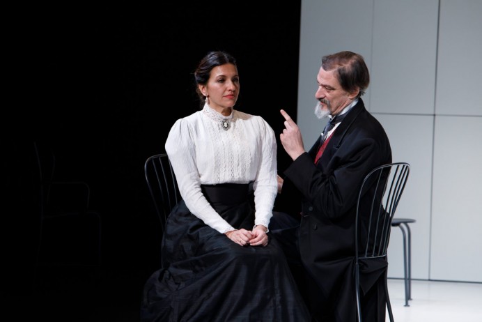 La Regenta, Centro Niemeyer - Sociedad y Cultura