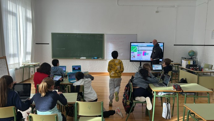 El Colegio Público Matemático Pedrayes de Lastres celebró la hora del código - Concejo de Colunga