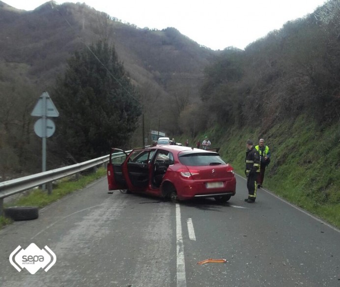 Un hombre ha resultado herido tras salirse de la vía el vehículo que conducía - Sucesos