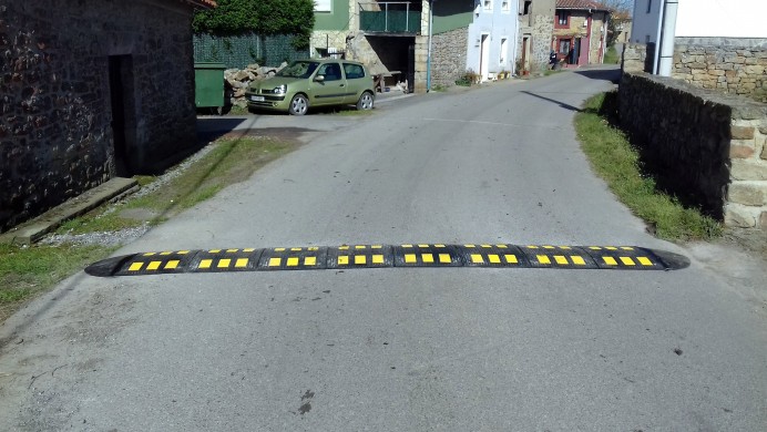 Luces estrena reductores de velocidad - Concejo de Colunga