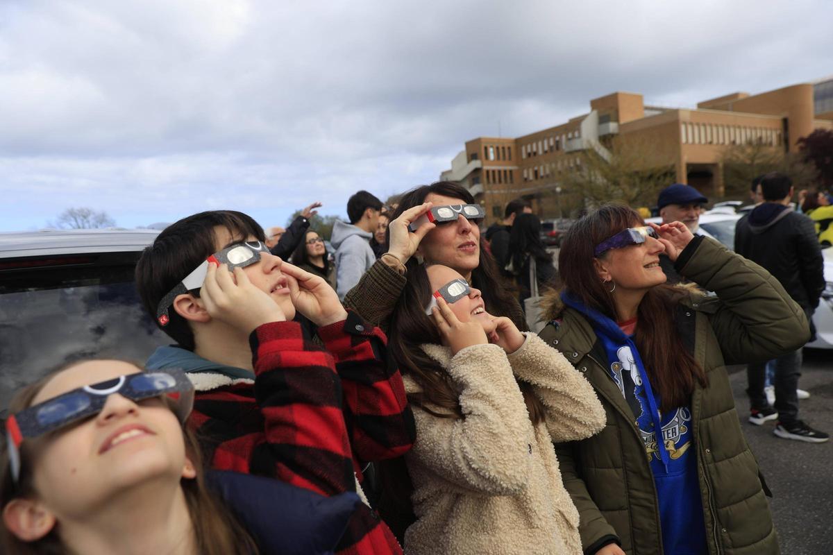 Llanes suspende el reparto de gafas para el eclipse y el PSOE pide aclaraciones sobre su adquisición - Concejo de Llanes