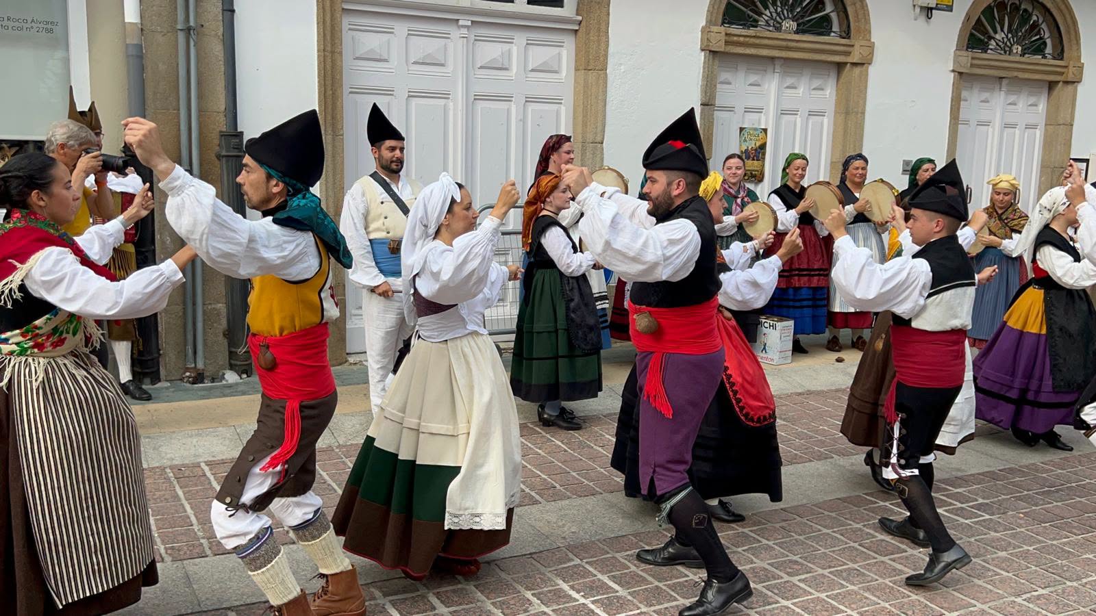 El Grupu Etnográficu L Oriente-Llacín llevará la tradición de Llanes al Festival Intercéltico de Lorient - Concejo de Llanes