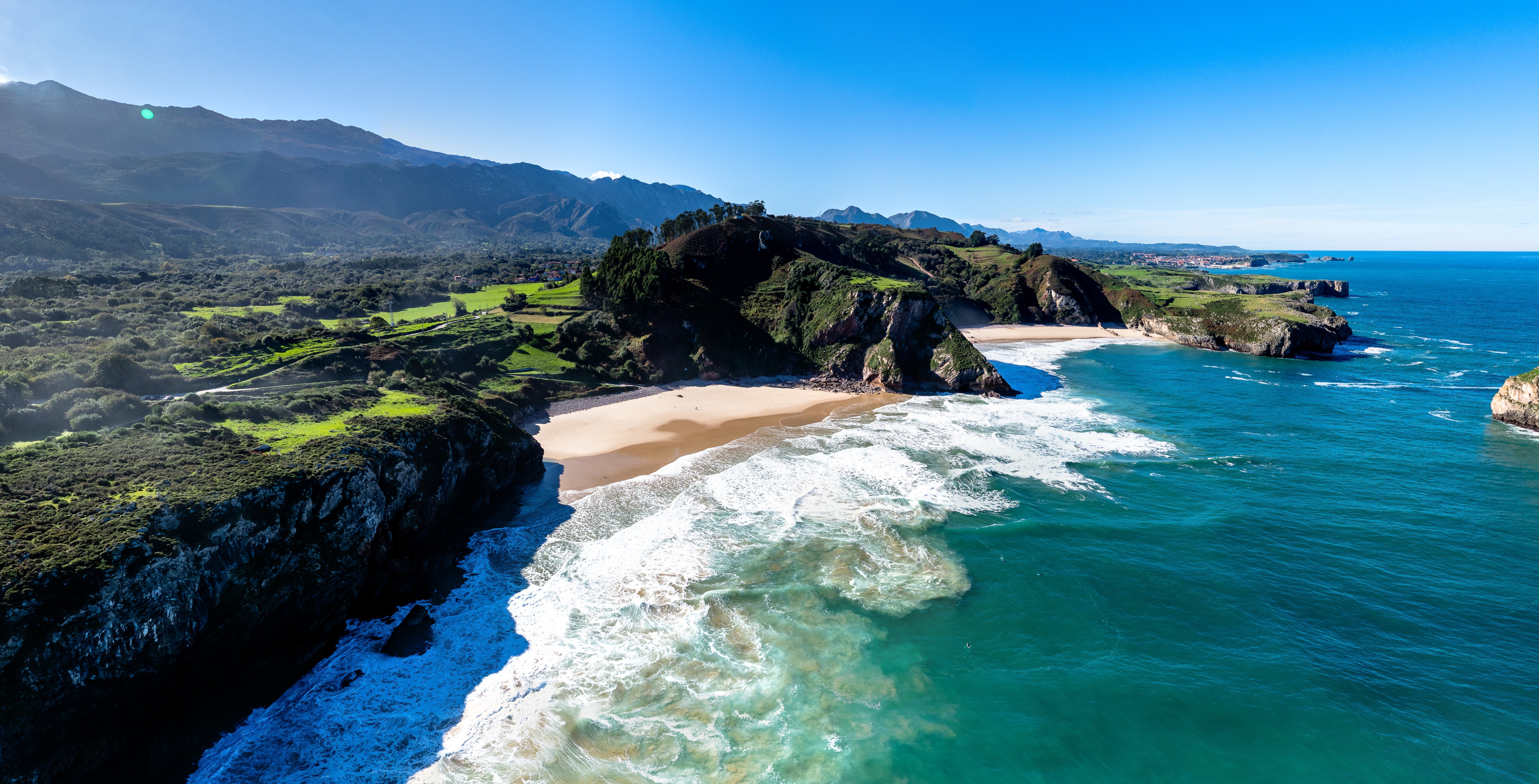 Llanes, elegido Mejor Destino de Playa de España por los lectores de Viajes National Geographic - Concejo de Llanes