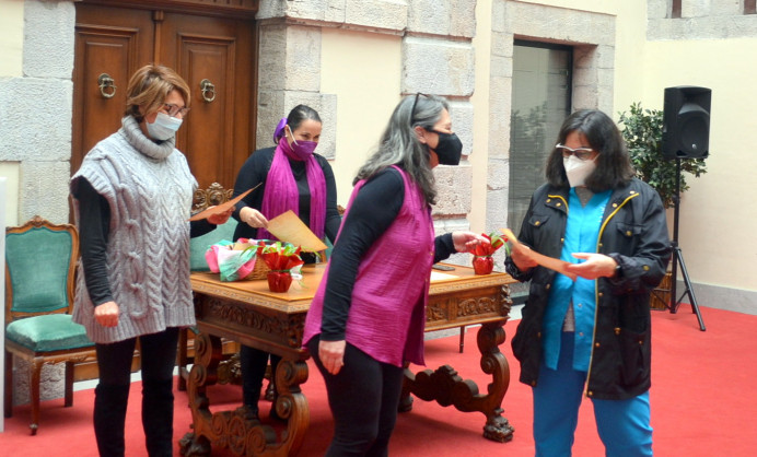 Premio Mujer Concejo Llanes a mujeres Ayuda Domicilio - Concejo de Llanes