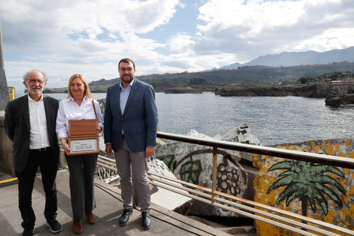 Llanes dedica el dique del puerto a Antonio Trevín en reconocimiento a su vínculo con el concejo - Concejo de Llanes