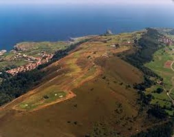 Mejoras en el campo municipal de golf con la instalación de una pasarela de madera - Concejo de Llanes