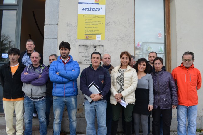 Los alumnos-trabajadores del programa de empleo Actívate ultiman la renovación del tejado del Aula del Mar - Concejo de Llanes