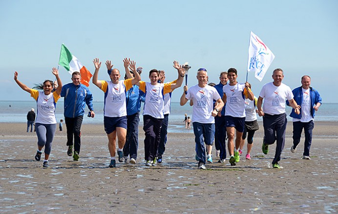 Atletas del Club Oriente Atletismo acompañarán a la antorcha de la Peace Run a su paso por el concejo de Llanes - Concejo de Llanes