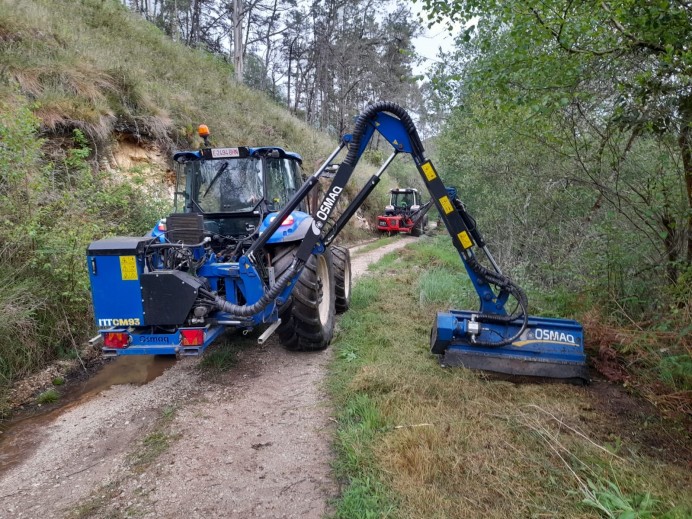 Continúan los trabajos municipales de limpieza y desbroce en los pueblos de Llanes - Concejo de Llanes