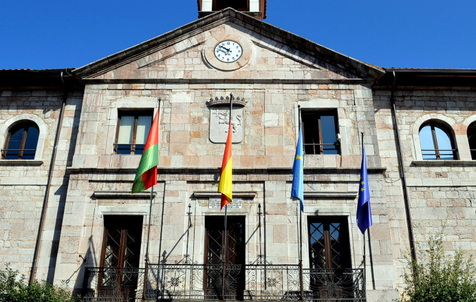 Ayuntamiento Llanes, en contacto Área Sanitaria VI y Principado - Concejo de Llanes