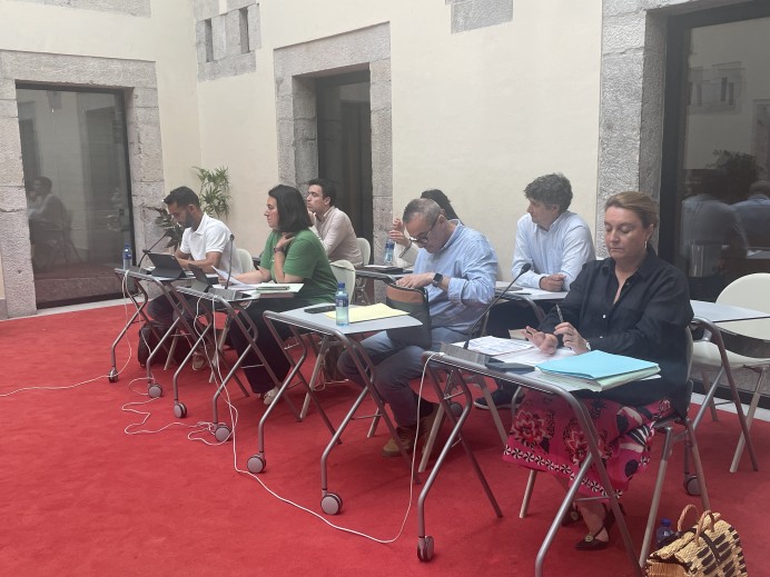 PSOE Llanes: El gobierno local rechaza debatir una moción para abordar las listas de espera en las escuelas infantiles del concejo - Concejo de Llanes