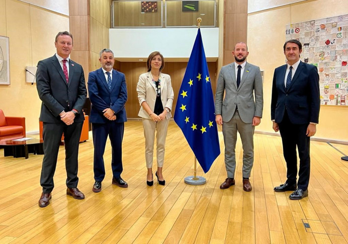 El Principado traslada al comisario europeo de Medio Ambiente la documentación que avala el plan de gestión del lobo - Asturias