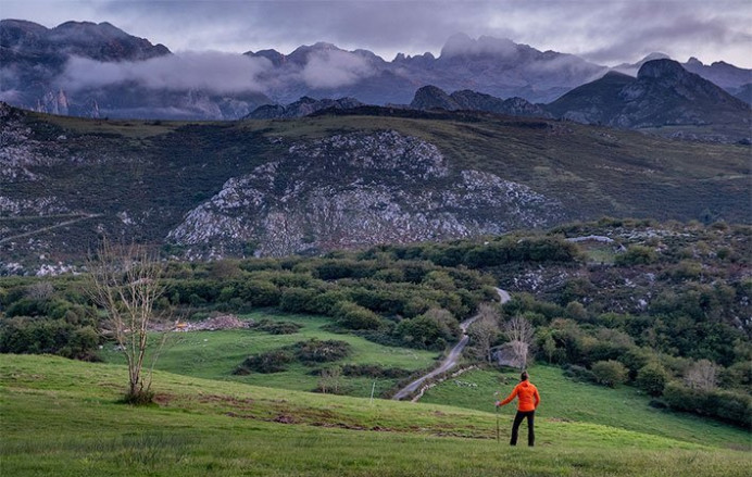 El Gobierno de Asturias apoya con 90.000 euros la recuperación de rutas y el fomento del ecoturismo en Onís - Oriente de Asturias