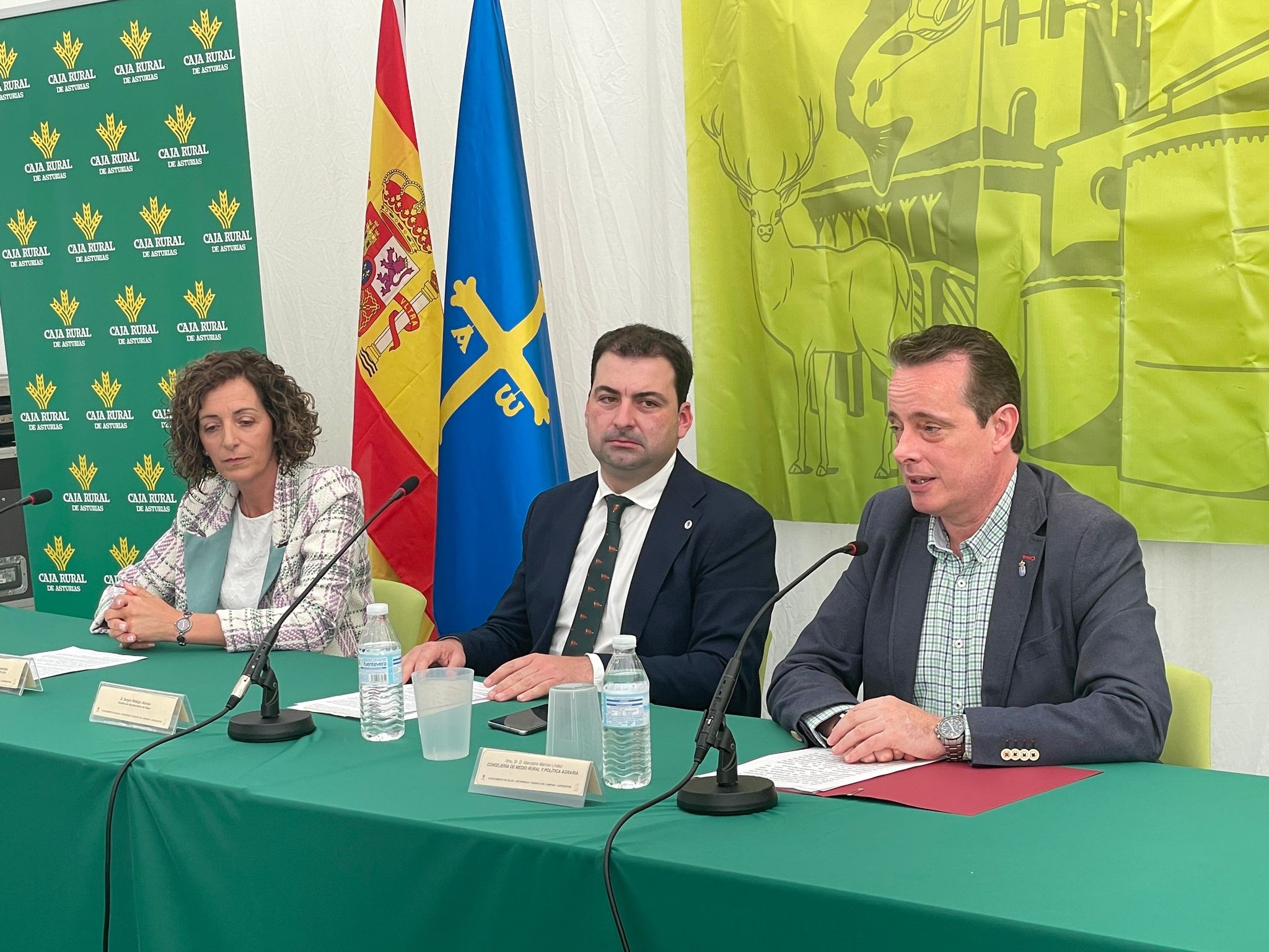 El consejero de Medio Rural defiende el cupo de captura de salmones por cuenca fluvial para preservar la especie - Asturias