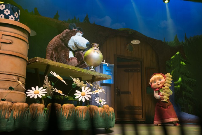 Los personajes de Masha y el Oso, el sábado en el Teatro de la Laboral - Sociedad y Cultura