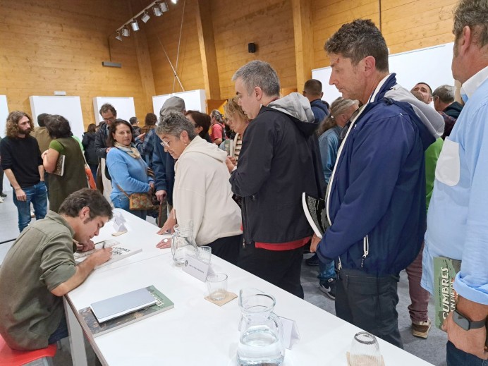 La novela gráfica, Cumbres en pie de guerra, llena de memorias y emoción el Museo Etnográfico del Oriente de Asturias - Concejo de Llanes