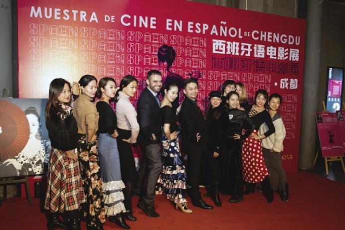Expectación en China en la I Muestra de Cine en Español de Chengdu, organizada por el director asturiano Roberto F. Canuto. - Sociedad y Cultura
