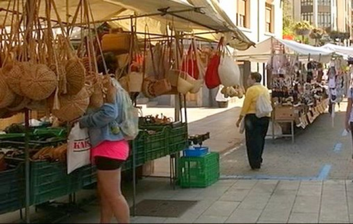 Renovaciones y nuevas autorizaciones mercados Llanes - Concejo de Llanes