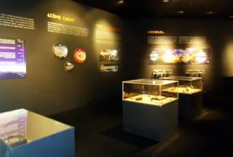 “Meteoritos” en el Museo del Jurásico de Asturias - Concejo de Colunga