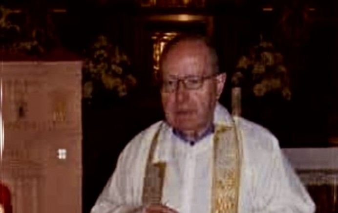 Omar Pardo: Fallece el sacerdote diocesano Rvdo. Sr. D. Héctor José García Montoto  - Concejo de Colunga