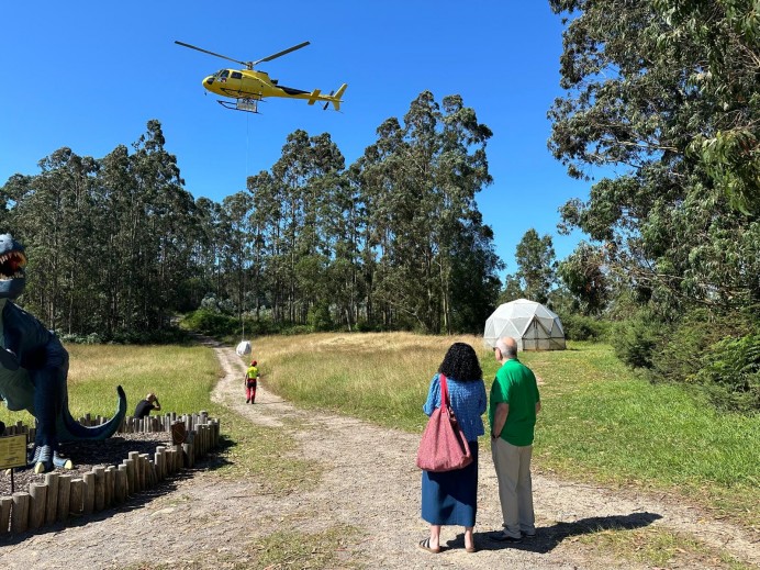  El MUJA recupera los restos de un gran dinosaurio en los acantilados de Ribadesella - Concejo de Colunga