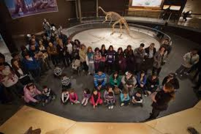 El MUJA y el Centro Tito Bustillo organizan actividades para realizar “Huevos de dinosaurio” y “Huellas de animales prehistóricos” - Concejo de Colunga