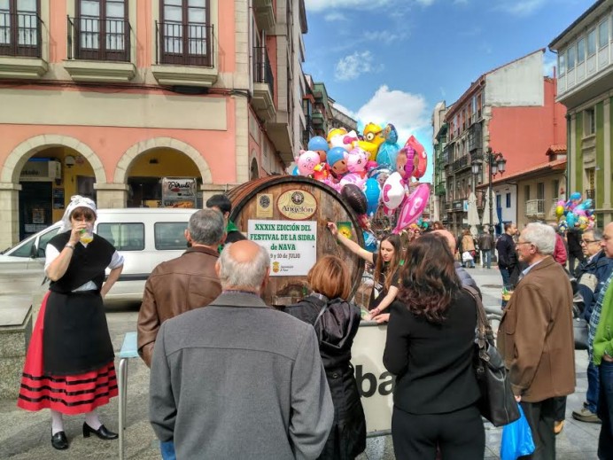 Nava abre en Avilés la espita del Festival de la Sidra - Concejo de Nava