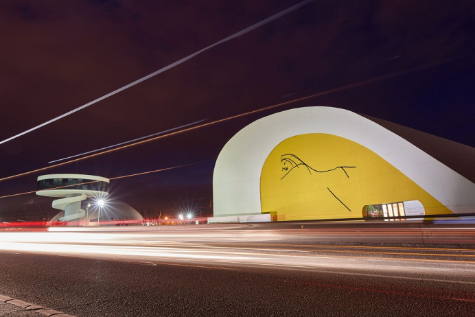 La exposición Centro Niemeyer. Reflejos de Asturias llega a Caravia - Concejo de Caravia