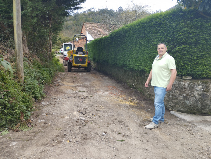 Iniciados los trabajos de mejora de caminos en Riofrío, en Llanes - Concejo de Llanes