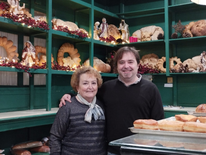 La familia al frente de la Panadería La Portalina, socios de honor de Acosevi - Concejo de Villaviciosa