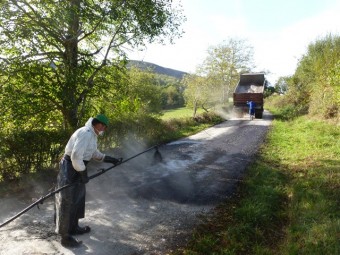El Ayuntamiento repara las carreteras de Torín y la que une Mestres con La Vega - Concejo de Piloña