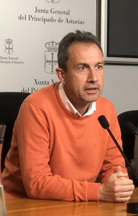  Ovidio Zapico arremete contra el PSOE por poner en cuestión al Salario Social y a sus perceptores: IU no va a aceptar ni una sola suspensión cautelar - Asturias