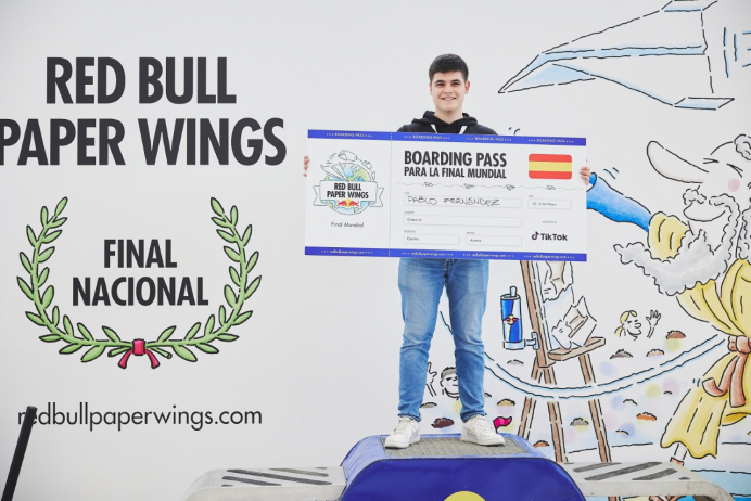 El ovetense Pablo Fernández, ha quedado finalista en la Red Bull Paper Wings  - Sociedad y Cultura