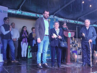 Entregados los premios de paisanos del año 2015 - Concejo de Piloña