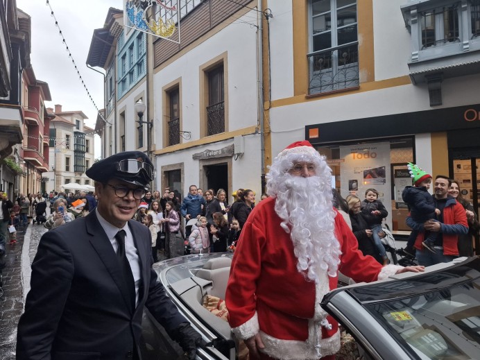 Villaviciosa se echa a la calle para recibir a Papá Noel - Concejo de Villaviciosa