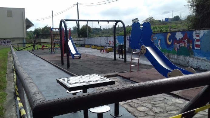Finalizan las obras del Parque infantil de C.P. Braulio Vigón - Concejo de Colunga