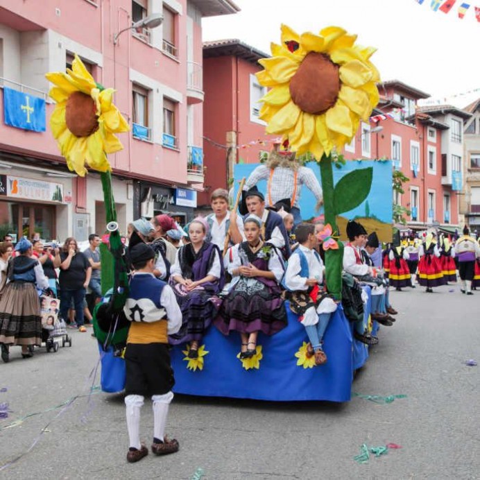 Arriondas celebra la tradicional fiesta del Bollu - Concejo de Parres