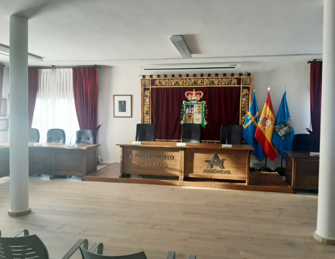 Ciudadanos Parres: Expulsan de una comisión informativa a la edil de Ciudadanos de Parres porque a la presidenta Alexandra Saba Blanco, no le gusta su tono de voz - Concejo de Parres