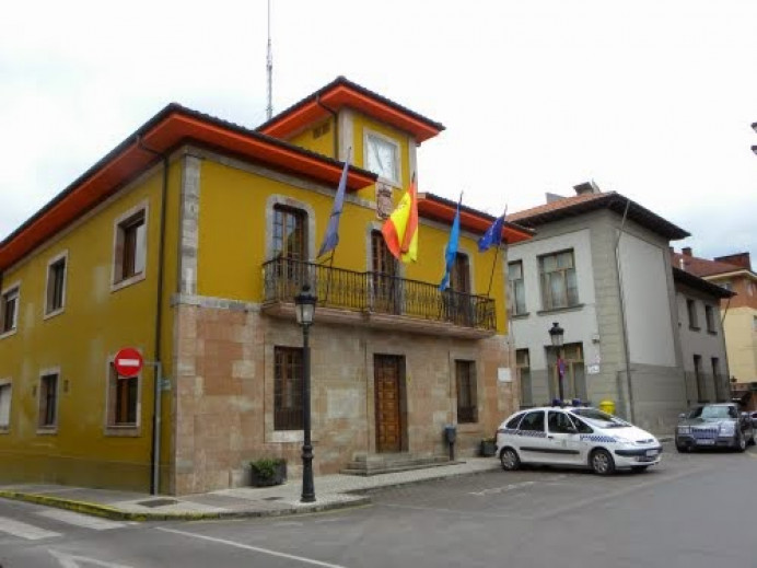 Parres firma el contrato para la ejecución de las obras de la escuela infantil - Concejo de Parres