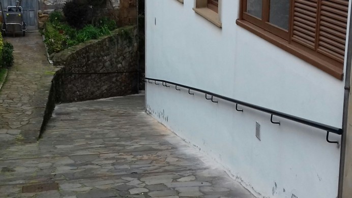 Nuevos pasamanos en Lastres - Concejo de Colunga