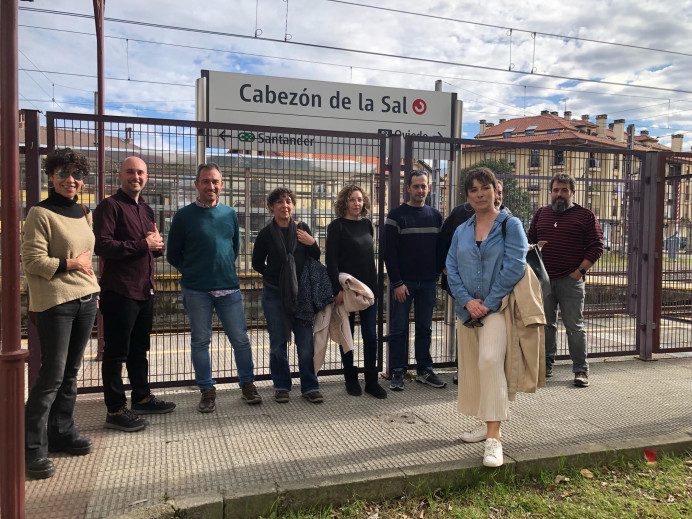 IU reclama relanzar FEVE como el ferrocarril para vertebrar la cornisa cantábrica - Asturias